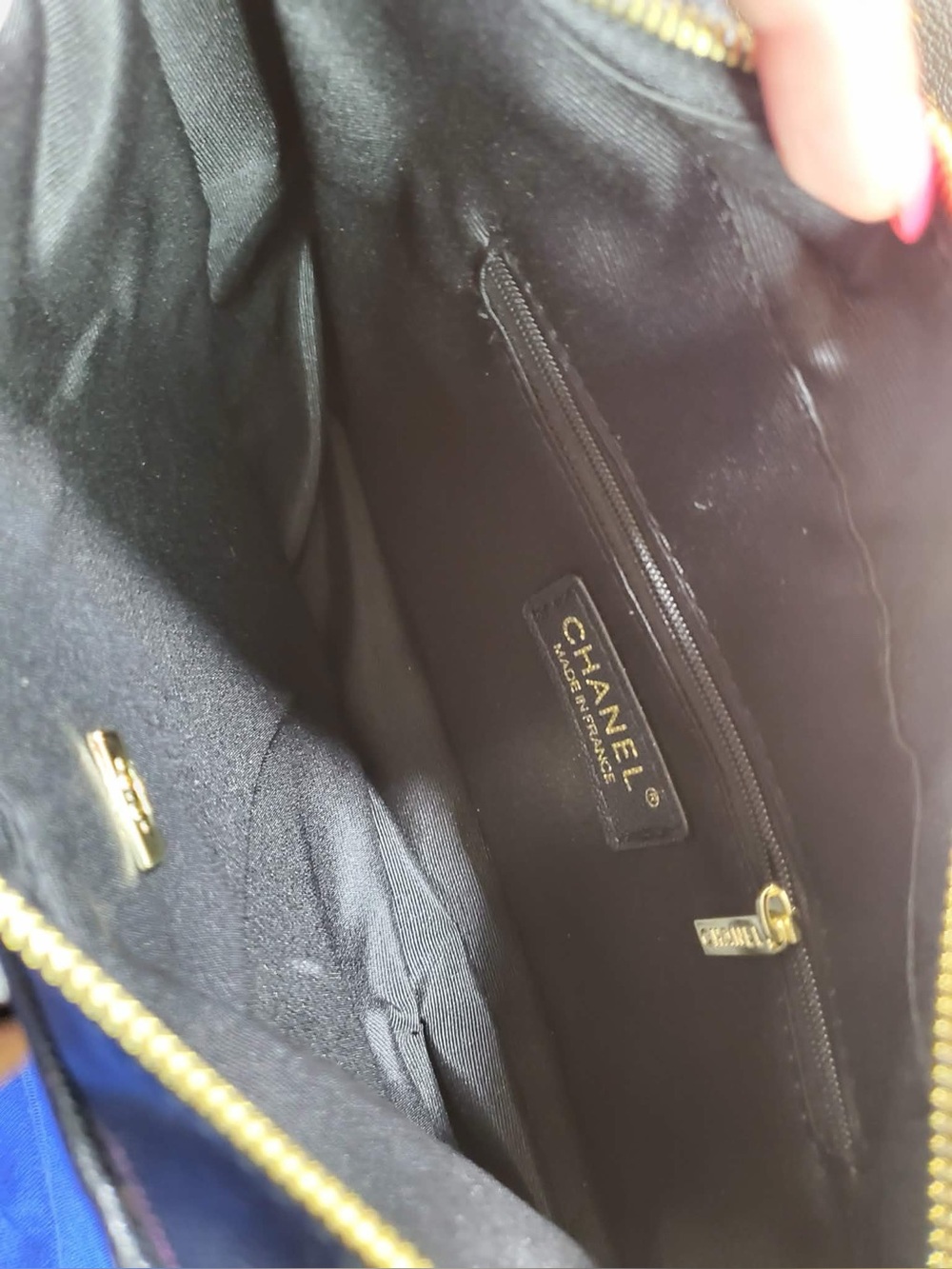 CHANEL Black Quilted CC Shoulder Bag with Gold-Tone Chain Strap - Picture 5 of 7
